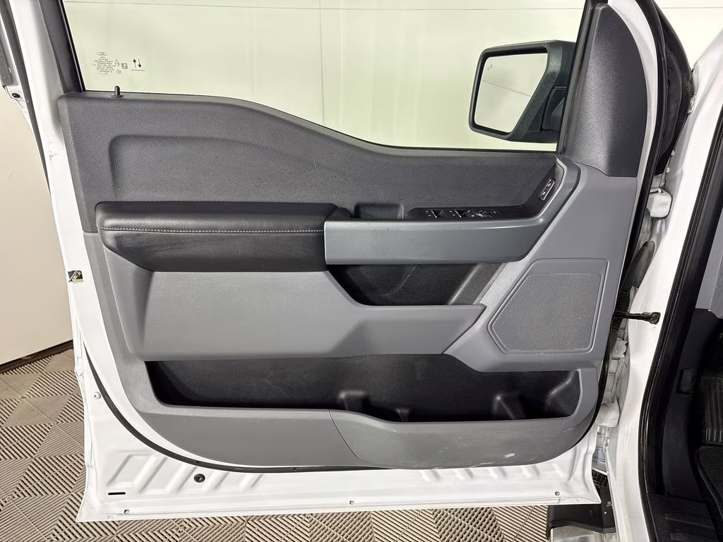 2022 Oxford White Ford F-150 XLT 4X4 Truck