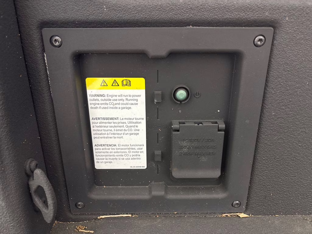 2023 White Metallic Ford F-150 Lariat RWD Truck