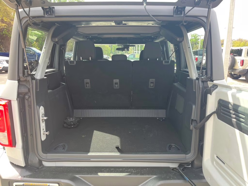 2026 Avalanche Gray Ford Bronco Base 4X4 SUV