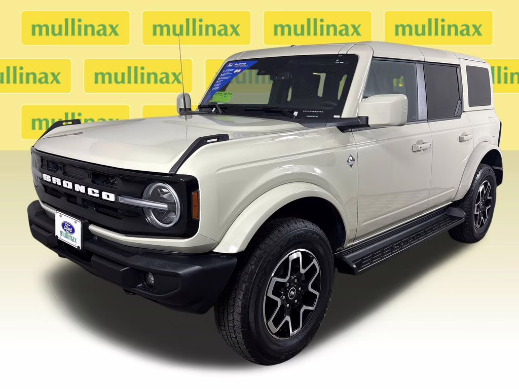 2025 Desert Sand Ford Bronco Outer Banks 4X4 SUV