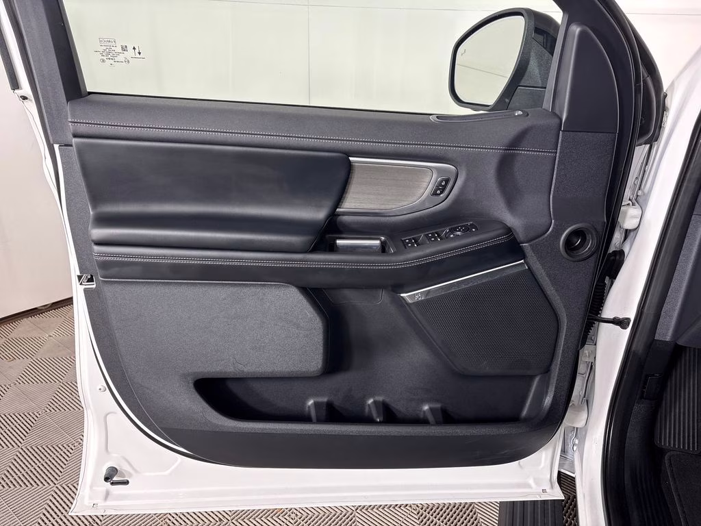 2025 Star White Metallic Tri-Coat Ford Expedition Platinum 4X4 SUV