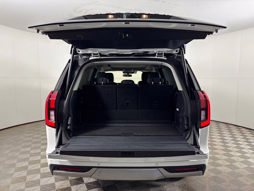 2025 Star White Metallic Tri-Coat Ford Expedition Platinum 4X4 SUV