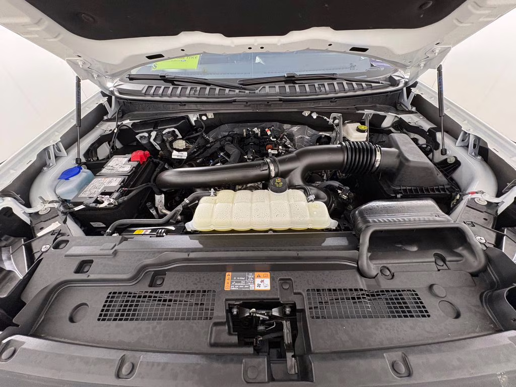 2025 Star White Metallic Tri-Coat Ford Expedition Platinum 4X4 SUV