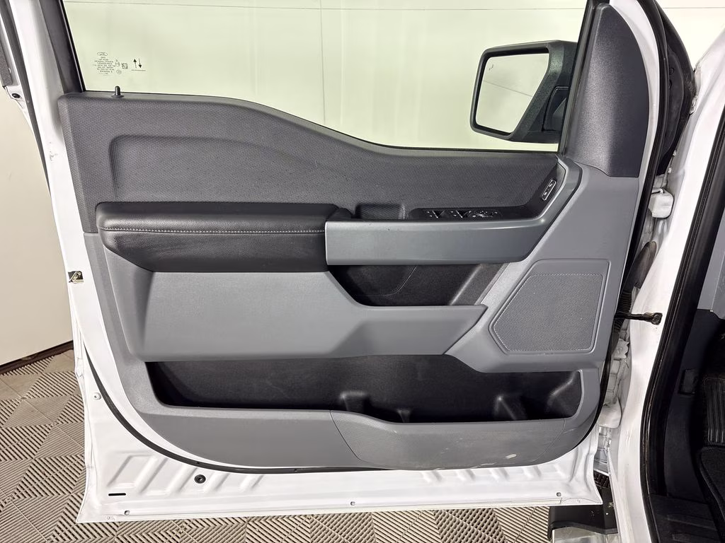 2022 Oxford White Ford F-150 XLT 4X4 Truck