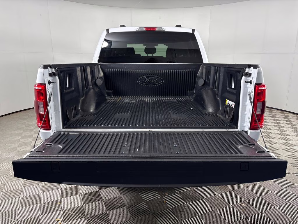 2022 Oxford White Ford F-150 XLT 4X4 Truck