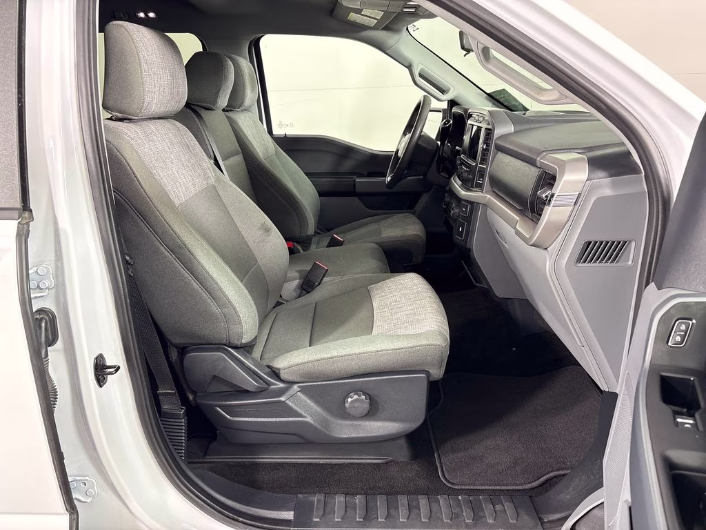 2022 Oxford White Ford F-150 XLT 4X4 Truck