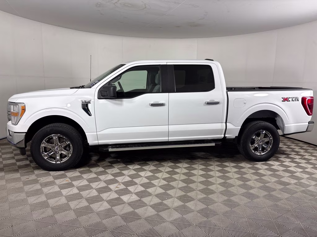 2022 Oxford White Ford F-150 XLT 4X4 Truck