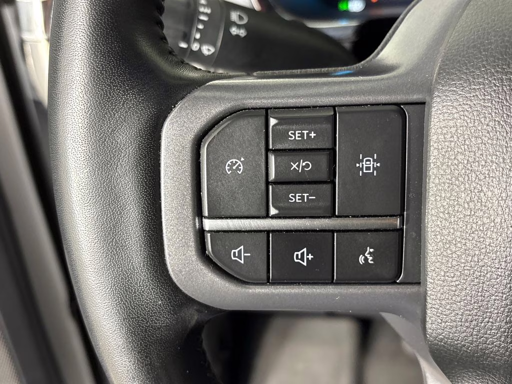 2023 Oxford White Ford F-150 Lariat 4X4 Truck