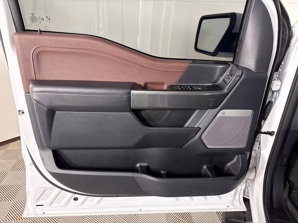 2023 Oxford White Ford F-150 Lariat 4X4 Truck