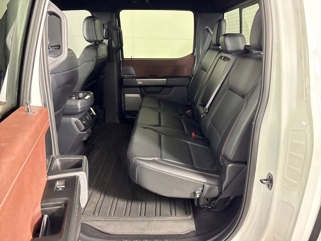 2023 Oxford White Ford F-150 Lariat 4X4 Truck