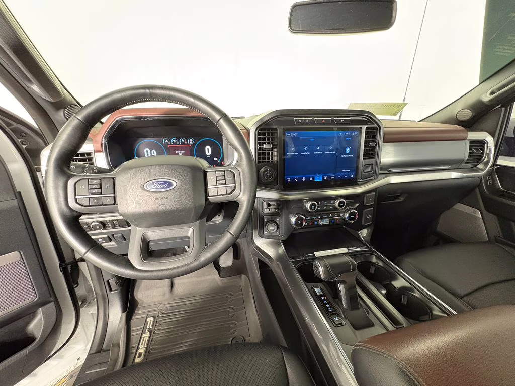 2023 Oxford White Ford F-150 Lariat 4X4 Truck