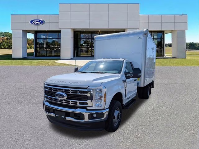 2026 Oxford White Ford Super Duty F-350 DRW XL 4X4 Truck