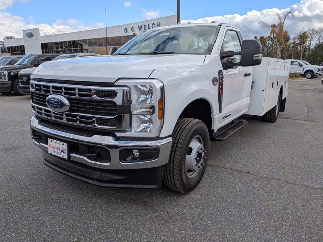 2026 Oxford White Ford Super Duty F-350 DRW XL 4X4 Truck