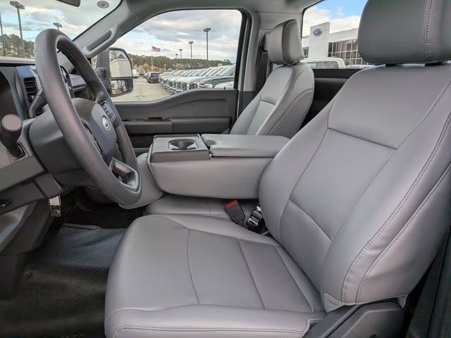 2026 Oxford White Ford Super Duty F-350 DRW XL 4X4 Truck