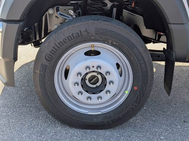 2026 Oxford White Ford Super Duty F-550 DRW XL 4X4 Truck