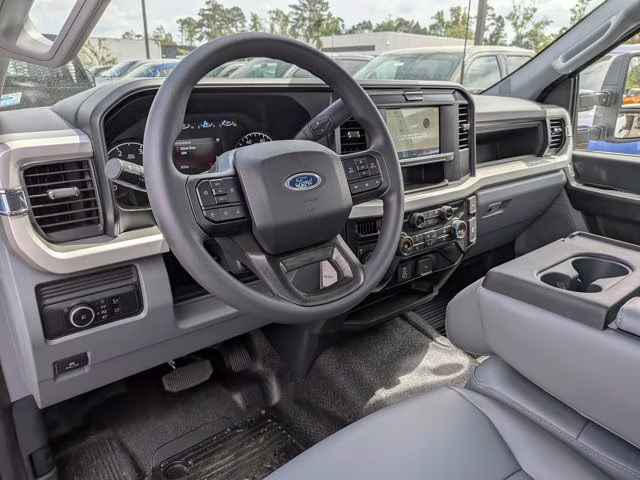 2026 Oxford White Ford Super Duty F-550 DRW XL 4X4 Truck