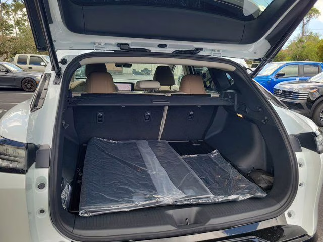 2026 Everest White Pearl Tricoat Nissan Murano Platinum AWD SUV