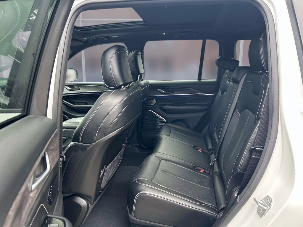 2022 Bright White Clearcoat Jeep Grand Cherokee Overland 4xe 4X4 SUV