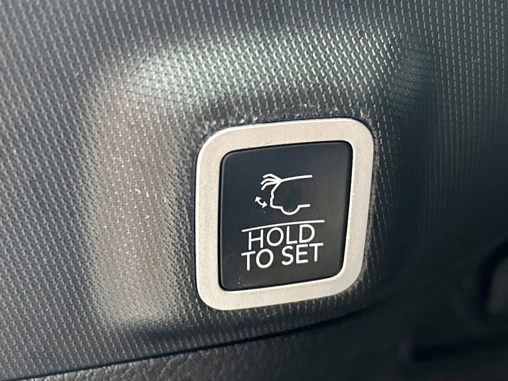 2022 Bright White Clearcoat Jeep Grand Cherokee Overland 4xe 4X4 SUV