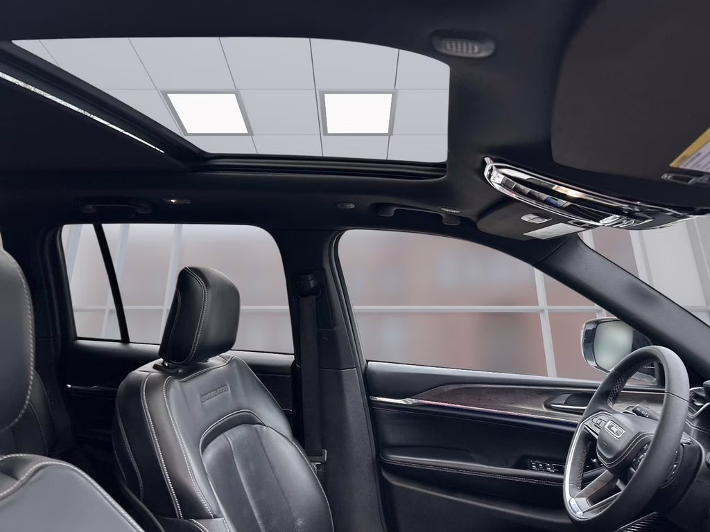 2022 Bright White Clearcoat Jeep Grand Cherokee Overland 4xe 4X4 SUV