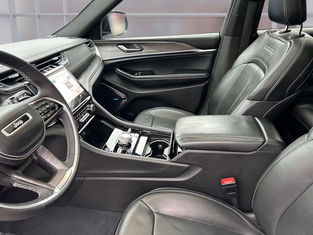 2022 Bright White Clearcoat Jeep Grand Cherokee Overland 4xe 4X4 SUV