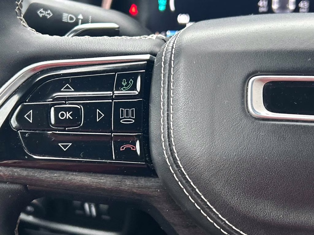 2022 Bright White Clearcoat Jeep Grand Cherokee Overland 4xe 4X4 SUV