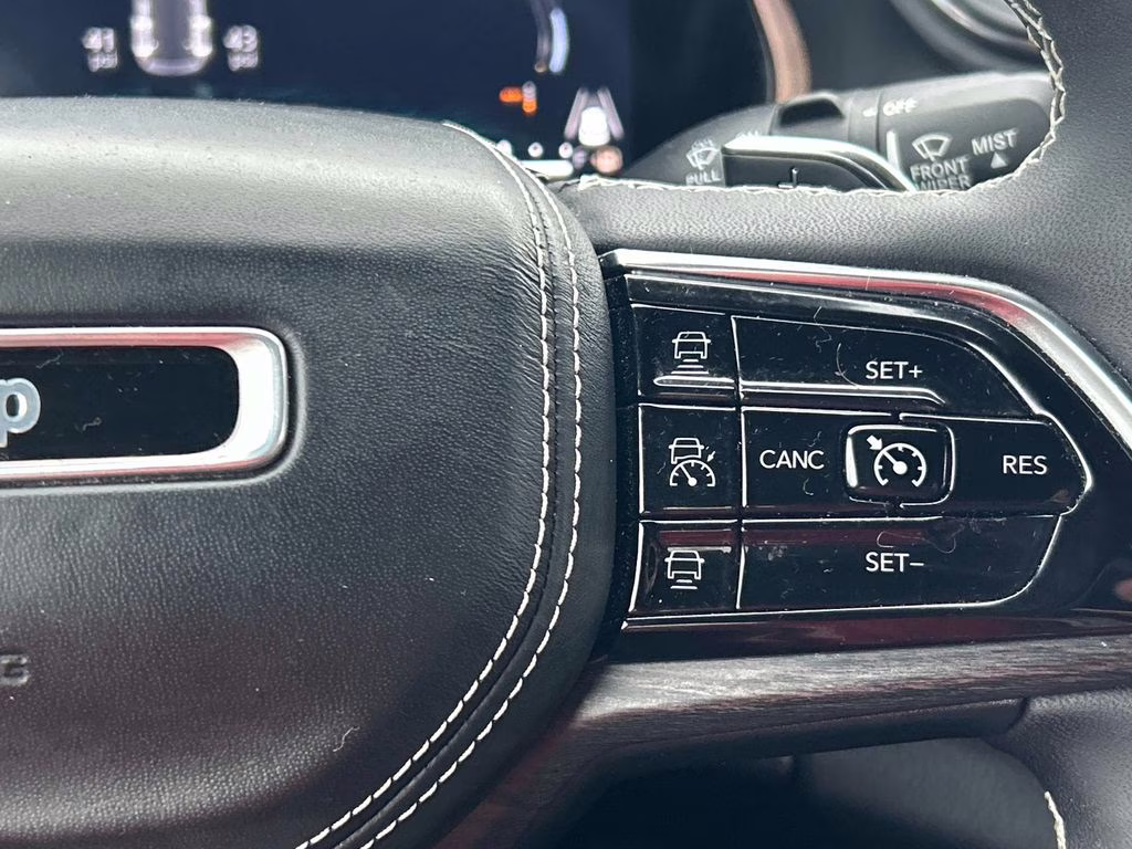 2022 Bright White Clearcoat Jeep Grand Cherokee Overland 4xe 4X4 SUV