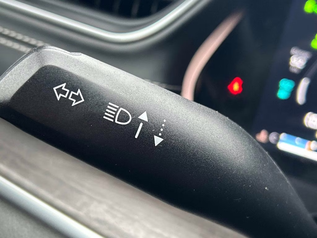 2022 Bright White Clearcoat Jeep Grand Cherokee Overland 4xe 4X4 SUV