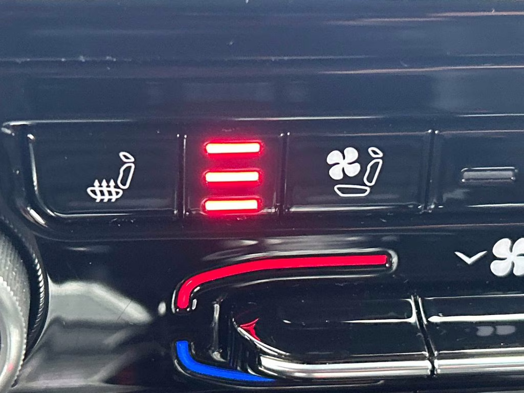 2022 Bright White Clearcoat Jeep Grand Cherokee Overland 4xe 4X4 SUV