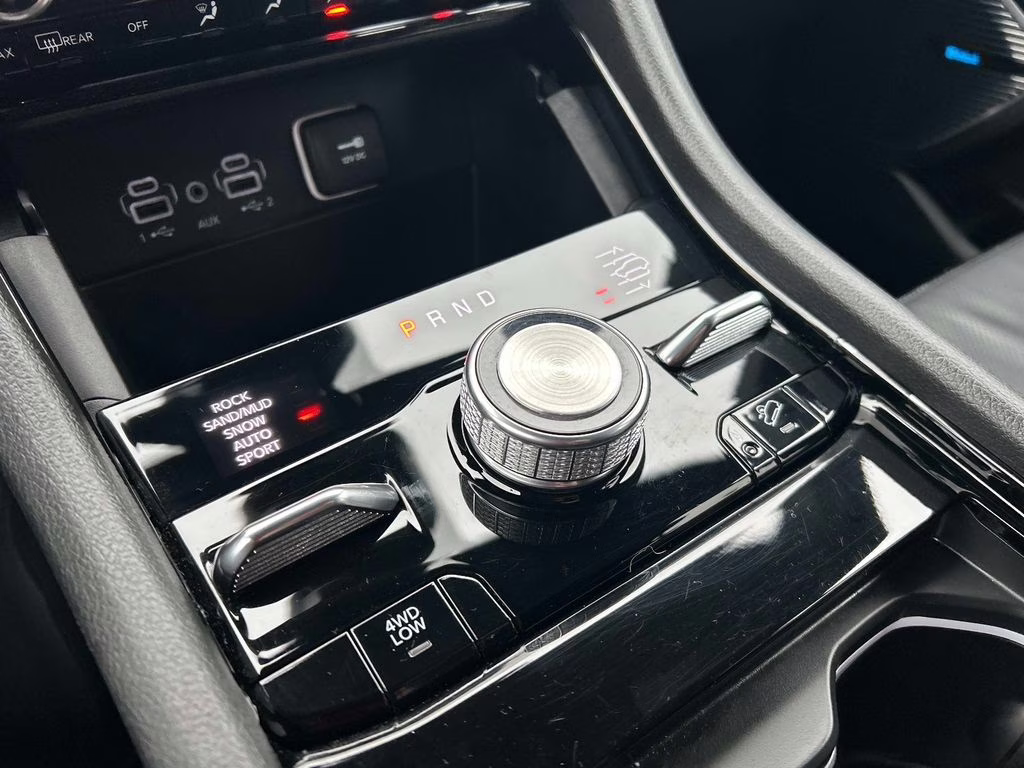 2022 Bright White Clearcoat Jeep Grand Cherokee Overland 4xe 4X4 SUV