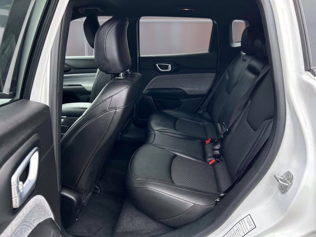 2025 Bright White Clearcoat Jeep Compass Latitude 4X4 SUV