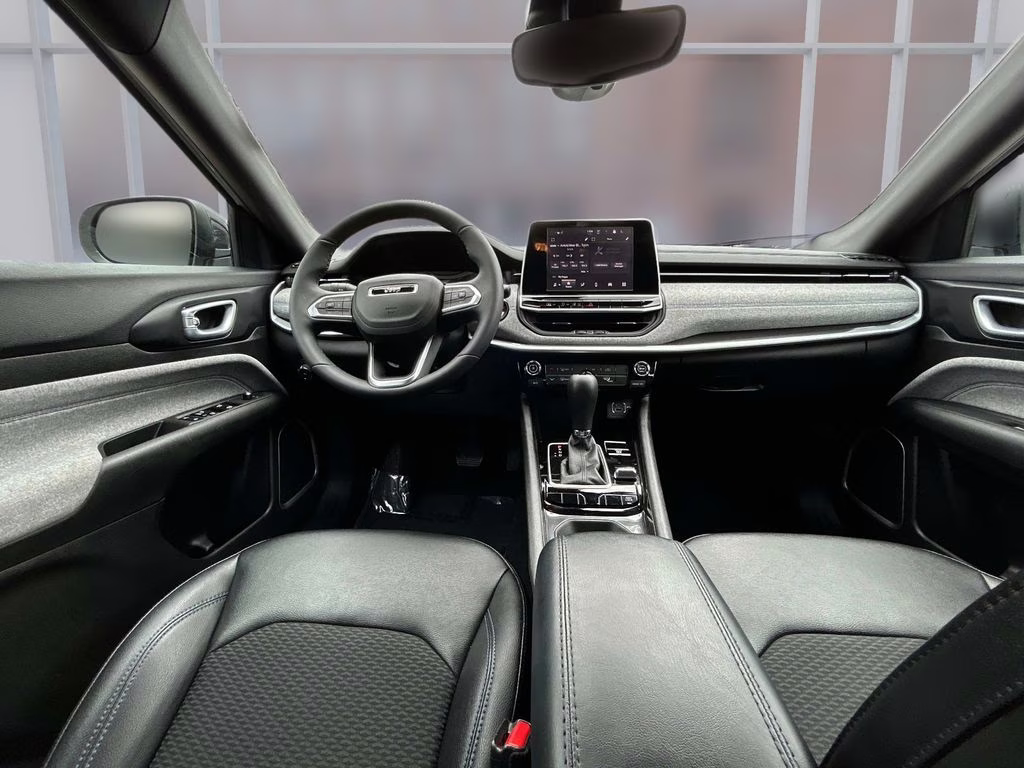 2025 Bright White Clearcoat Jeep Compass Latitude 4X4 SUV