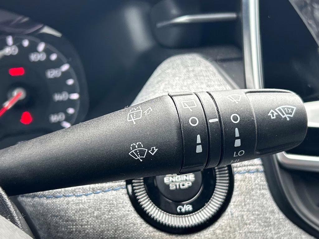 2025 Bright White Clearcoat Jeep Compass Latitude 4X4 SUV