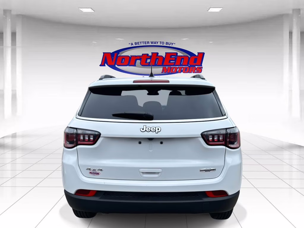 2025 Bright White Clearcoat Jeep Compass Latitude 4X4 SUV