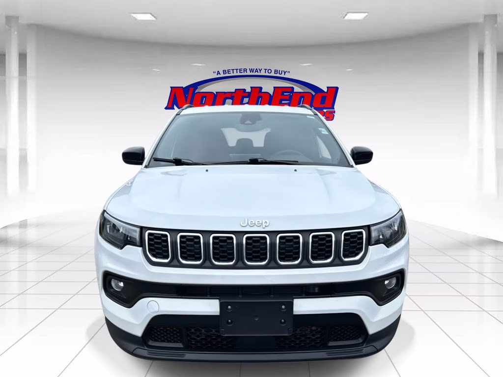 2025 Bright White Clearcoat Jeep Compass Latitude 4X4 SUV