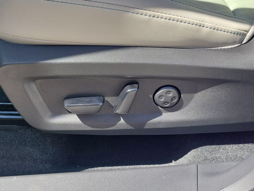 2026 Everest White Pearl Tricoat Nissan Murano Platinum AWD SUV