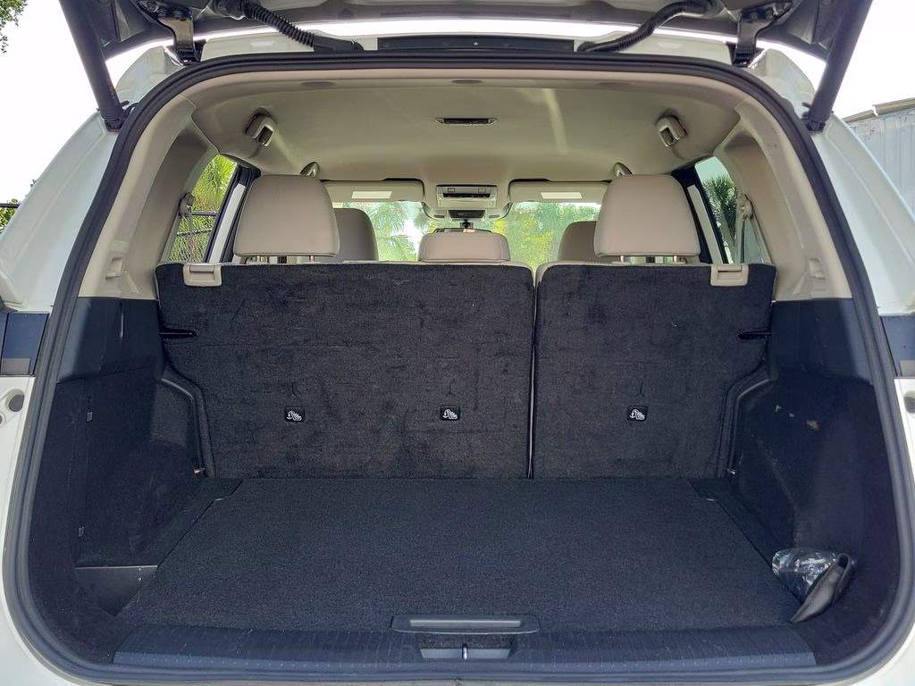 2025 Everest White Pearl Nissan Rogue SV FWD SUV