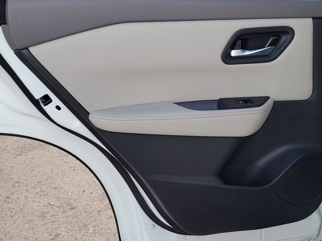 2025 Everest White Pearl Nissan Rogue SV FWD SUV