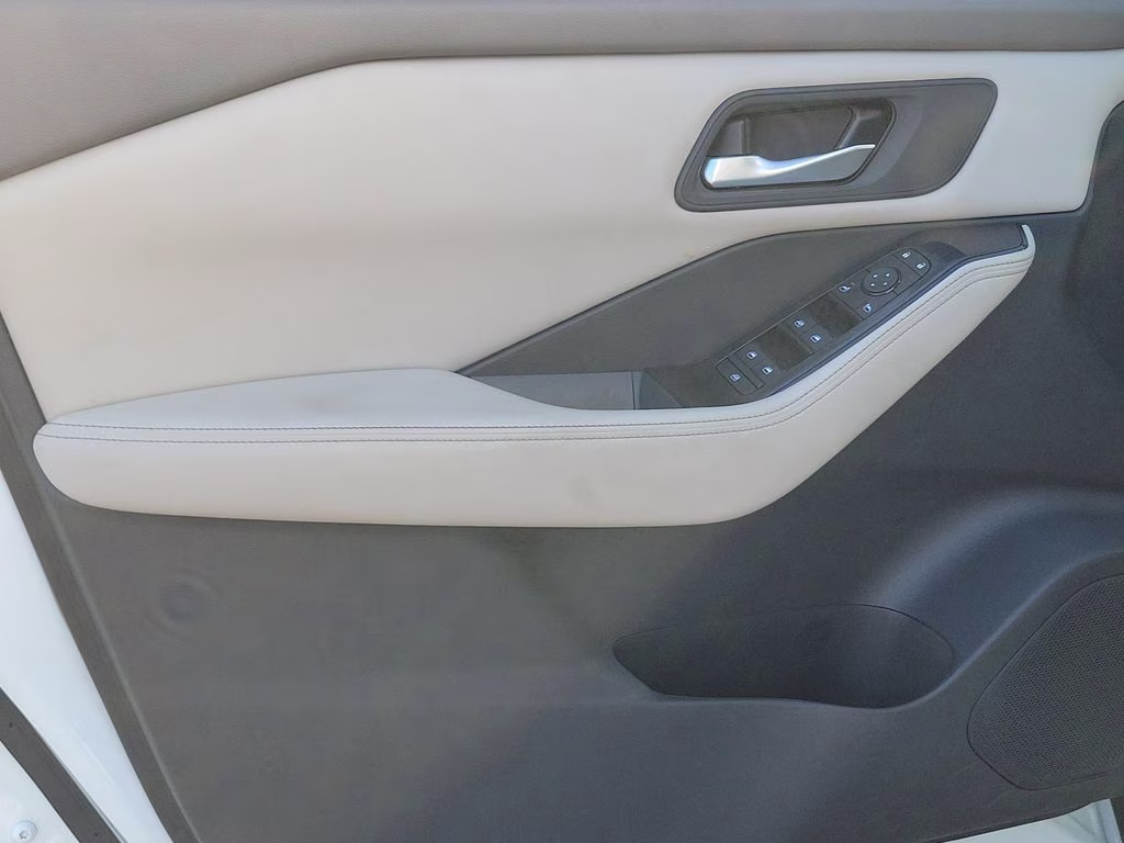 2025 Everest White Pearl Nissan Rogue SV FWD SUV