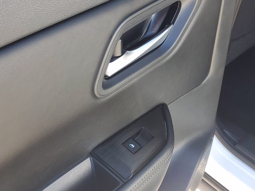 2025 Everest White Pearl Nissan Rogue SV FWD SUV