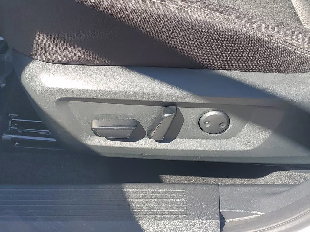 2025 Everest White Pearl Nissan Rogue SV FWD SUV