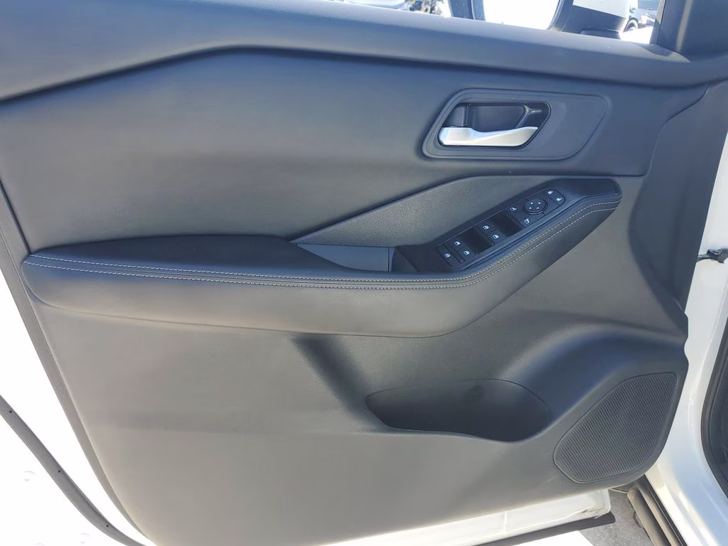 2025 Everest White Pearl Nissan Rogue SV FWD SUV