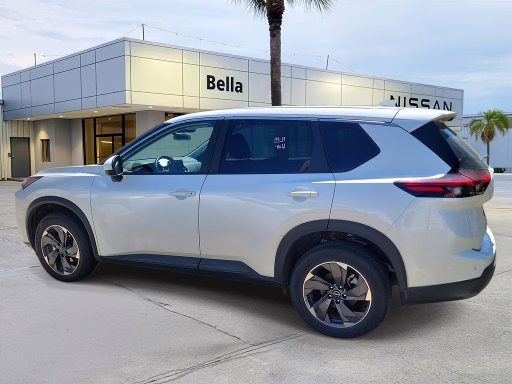 2025 Everest White Pearl Nissan Rogue SV FWD SUV