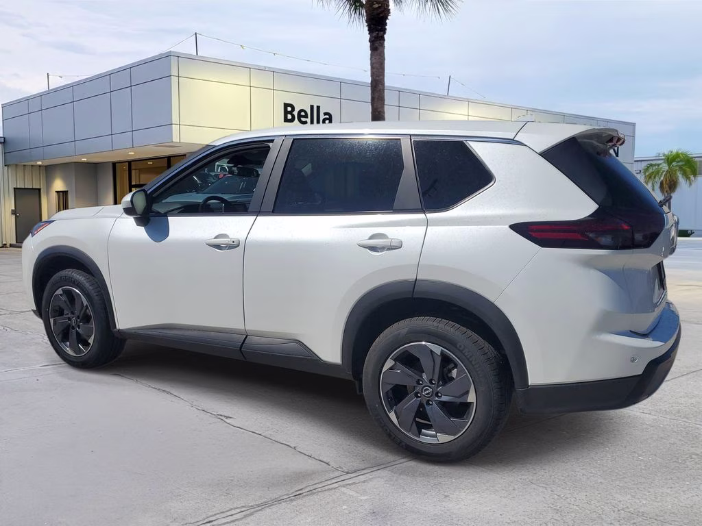 2025 Everest White Pearl Nissan Rogue SV FWD SUV
