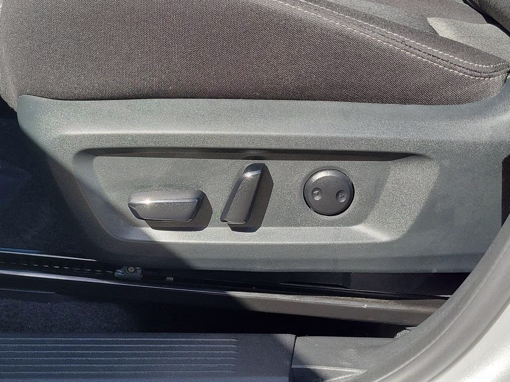 2025 Brilliant Silver Metallic Nissan Rogue SV FWD SUV