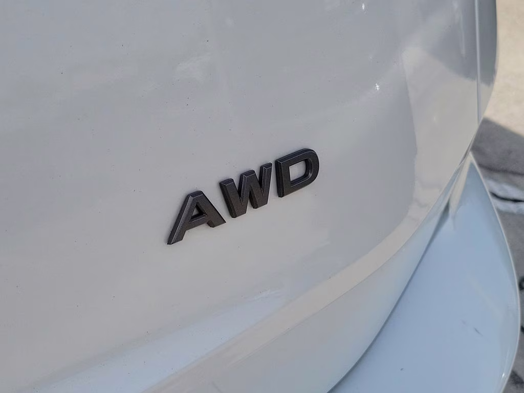 2025 Everest White Pearl Nissan Rogue SV AWD SUV