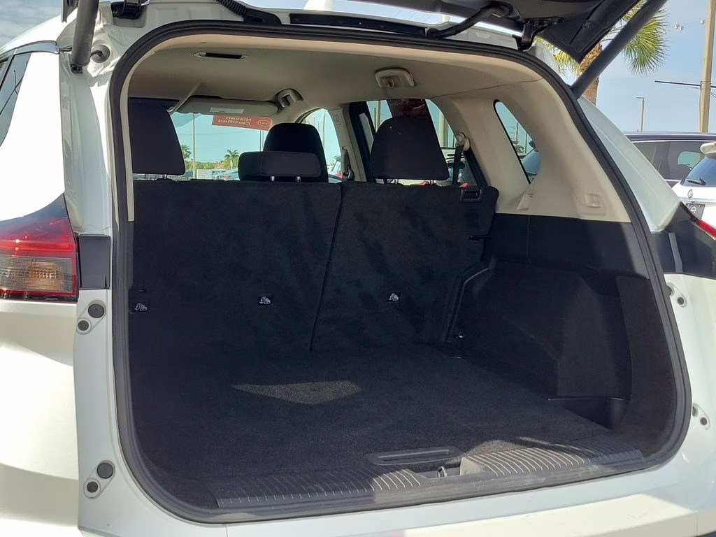 2025 Everest White Pearl Nissan Rogue SV AWD SUV