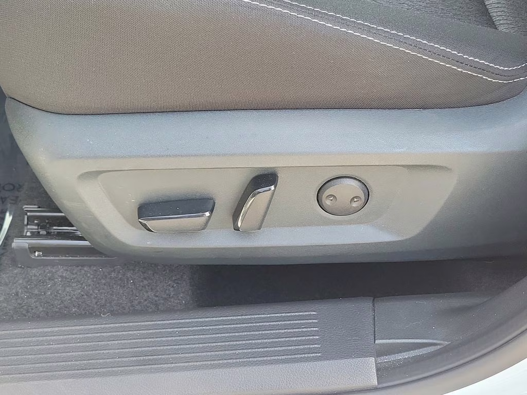 2025 Everest White Pearl Nissan Rogue SV AWD SUV