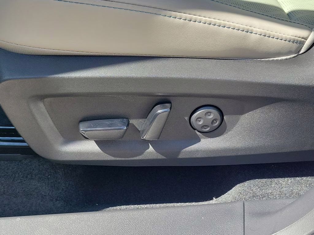 2026 Everest White Pearl Tricoat Nissan Murano Platinum AWD SUV