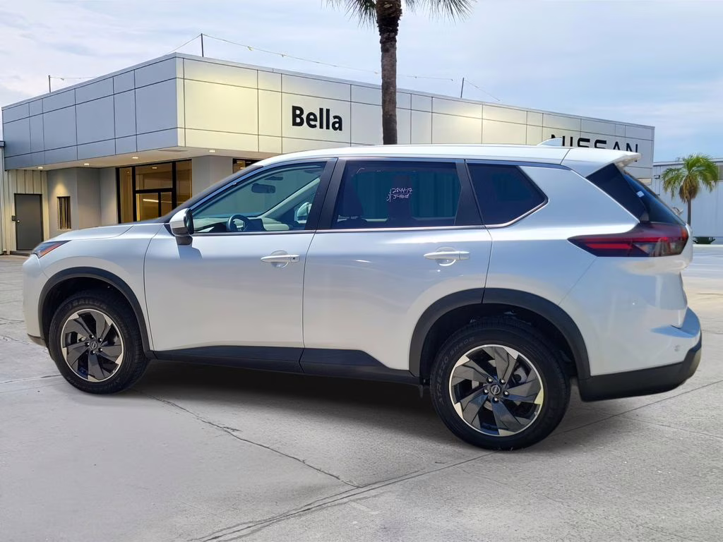 2025 Everest White Pearl Nissan Rogue SV FWD SUV
